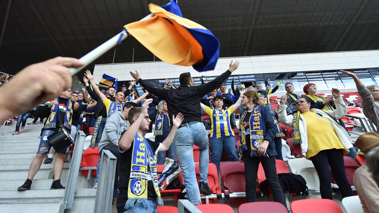 Des partisans de retour dans un stade de soccer en Hongrie