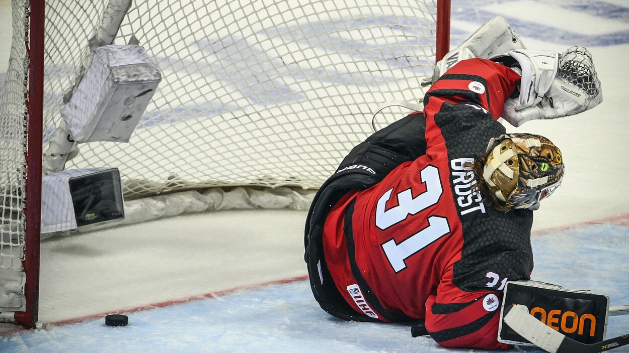 Le gardien canadien Barry Brust Le gardien canadien Barry Brust