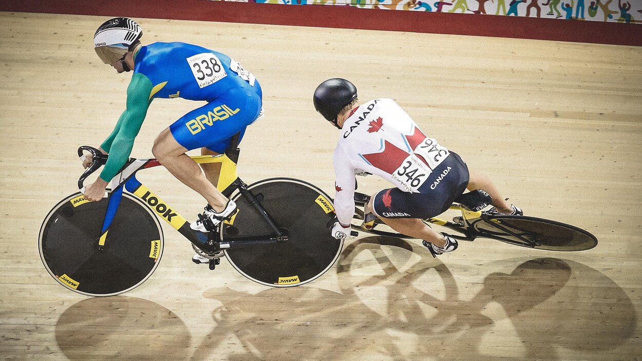 Le vélo de Hugo Barrette entre en contact avec celui du Brésilien Flavio Vagner Cipriano, lors des Jeux panaméricains de 2015... Le vélo de Hugo Barrette entre en contact avec celui du Brésilien Flavio Vagner Cipriano, lors des Jeux panaméricains de 2015...