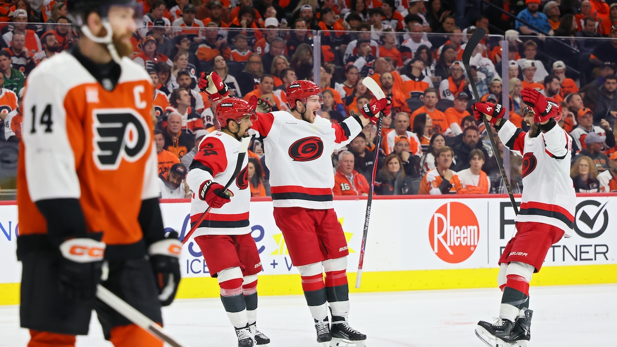 Les Hurricanes battent les Flyers et s’approchent de la finale de l’Est