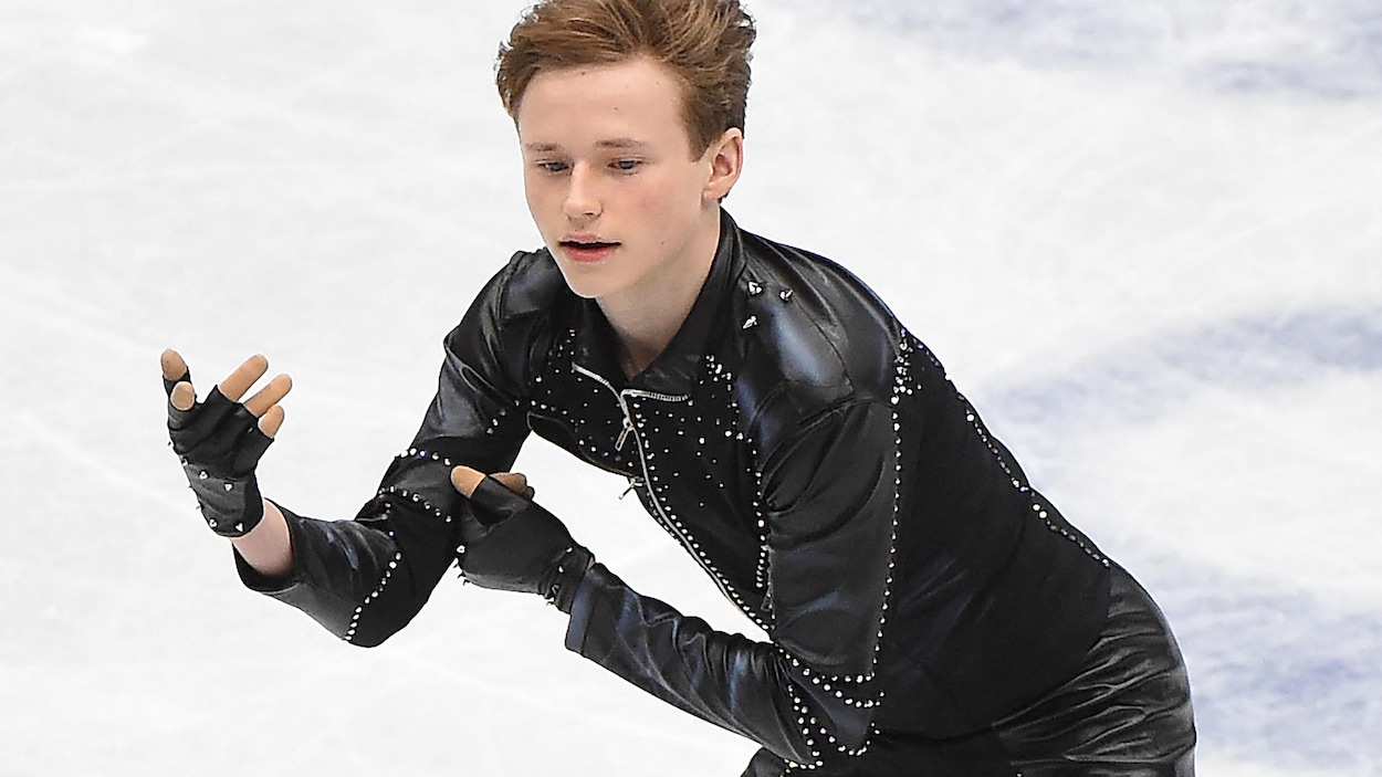 L’Américain Ilia Malinin réussit le premier quadruple axel en