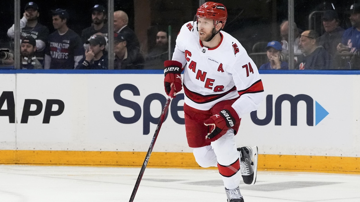 Jaccob Slavin remporte le trophée Lady Byng