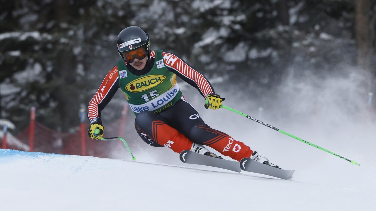 Le skieur James Crawford en action.