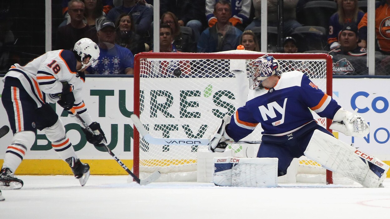 Il pousse la rondelle derrière Semyon Varlamov pour la troisième fois du match.