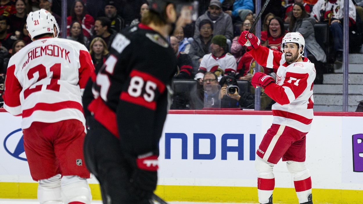 Van Riemsdyk mène les Red Wings à la victoire à Ottawa