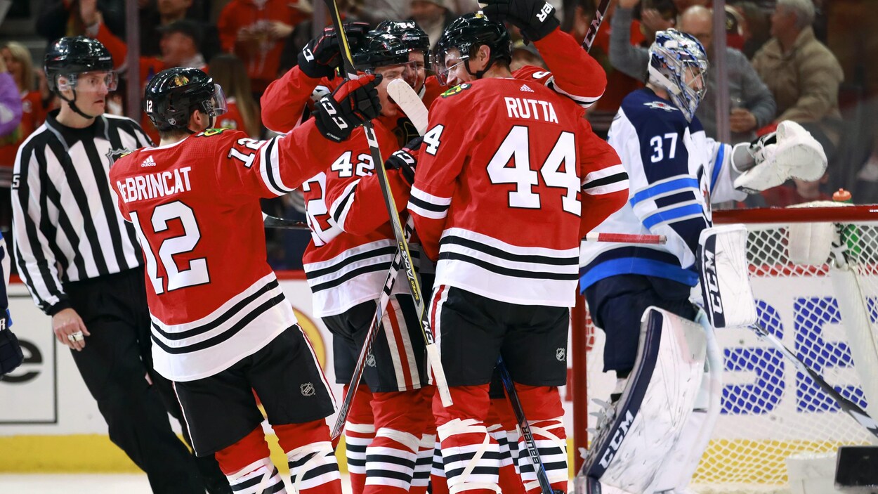 Jan Rutta (44) a marqué le deuxième but des Blackhawks Jan Rutta (44) a marqué le deuxième but des Blackhawks