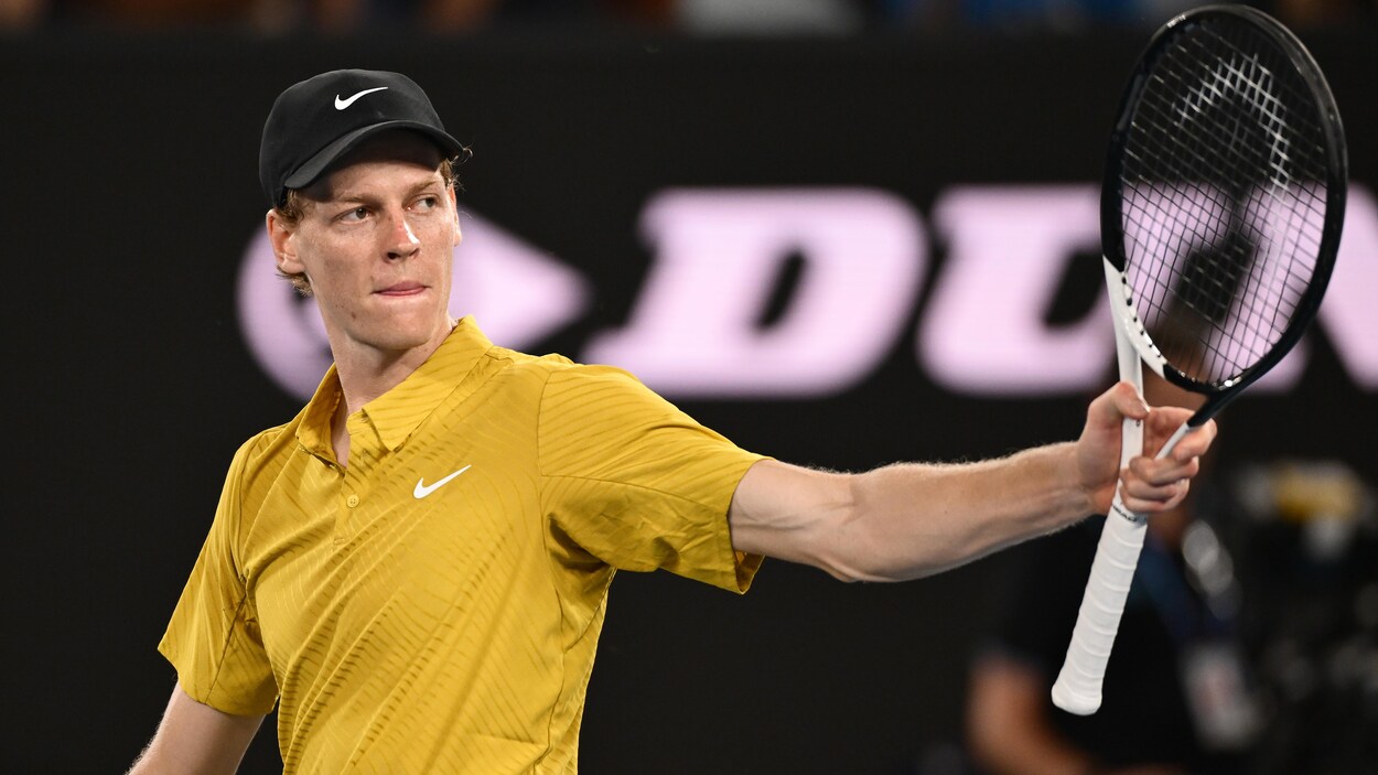 Sinner l’emporte dans la chaleur extrême, Djokovic signe sa 400e victoire majeure