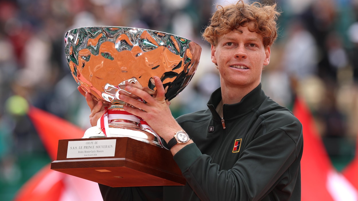 Sinner bat Alcaraz à Monte-Carlo et redevient numéro un mondial