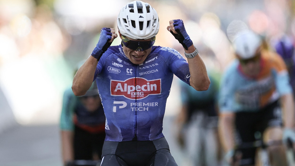 Le Belge Jasper Philipsen remporte au sprint la 17e étape du Tour de France