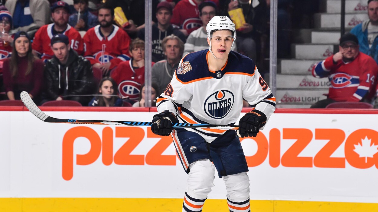 Jesse Puljujarvi en action lors d'un match des Oilers.