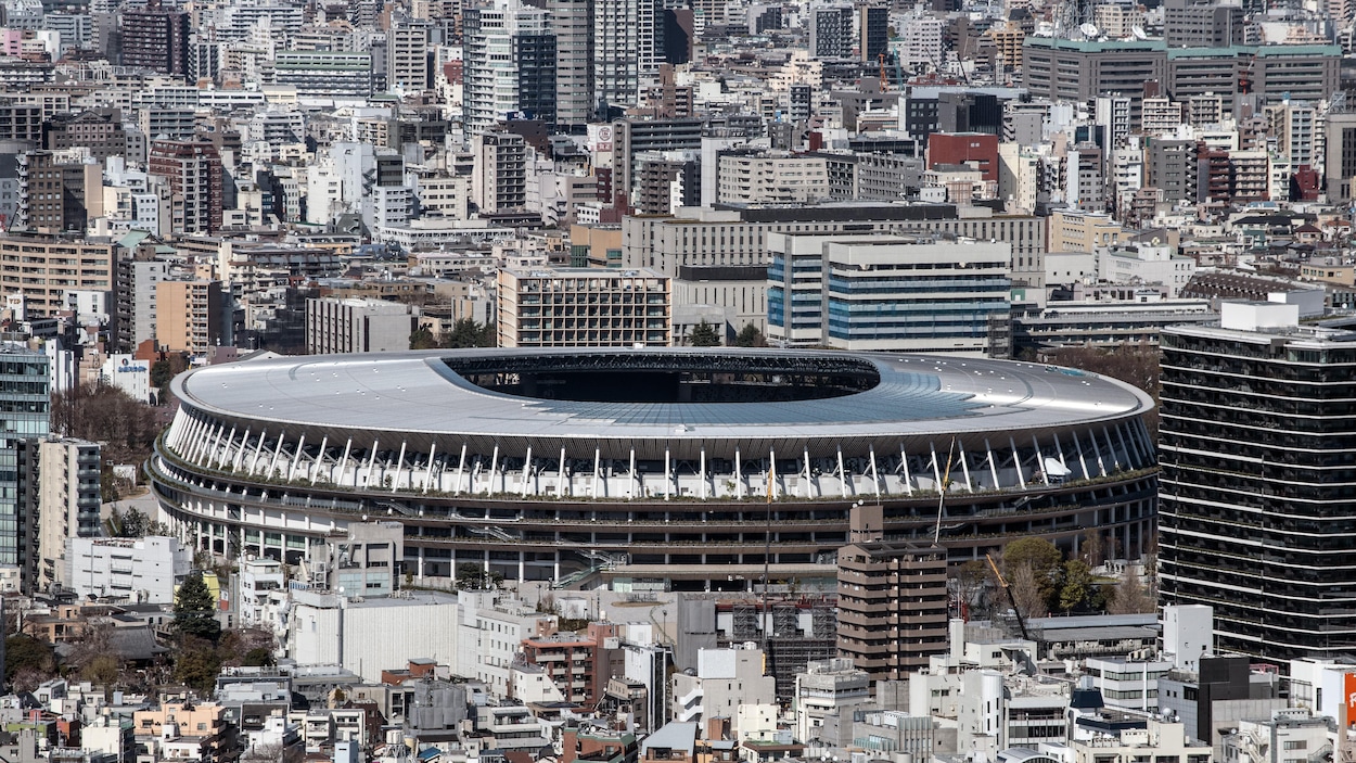 Une vue sur le nouveau stade olympique de Tokyo où les Jeux sont reportés à l'an prochain.