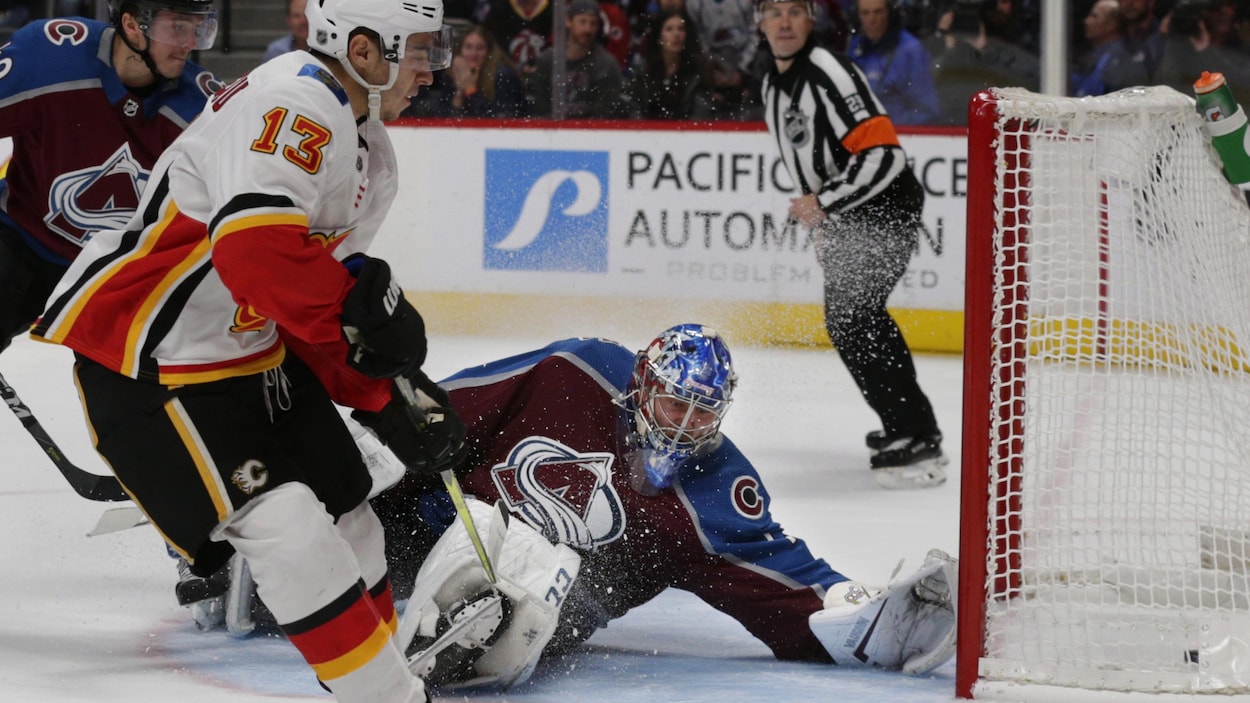 Johnny Gaudreau (no 13) et Semyon Varlamov (no 1) Johnny Gaudreau (no 13) et Semyon Varlamov (no 1)