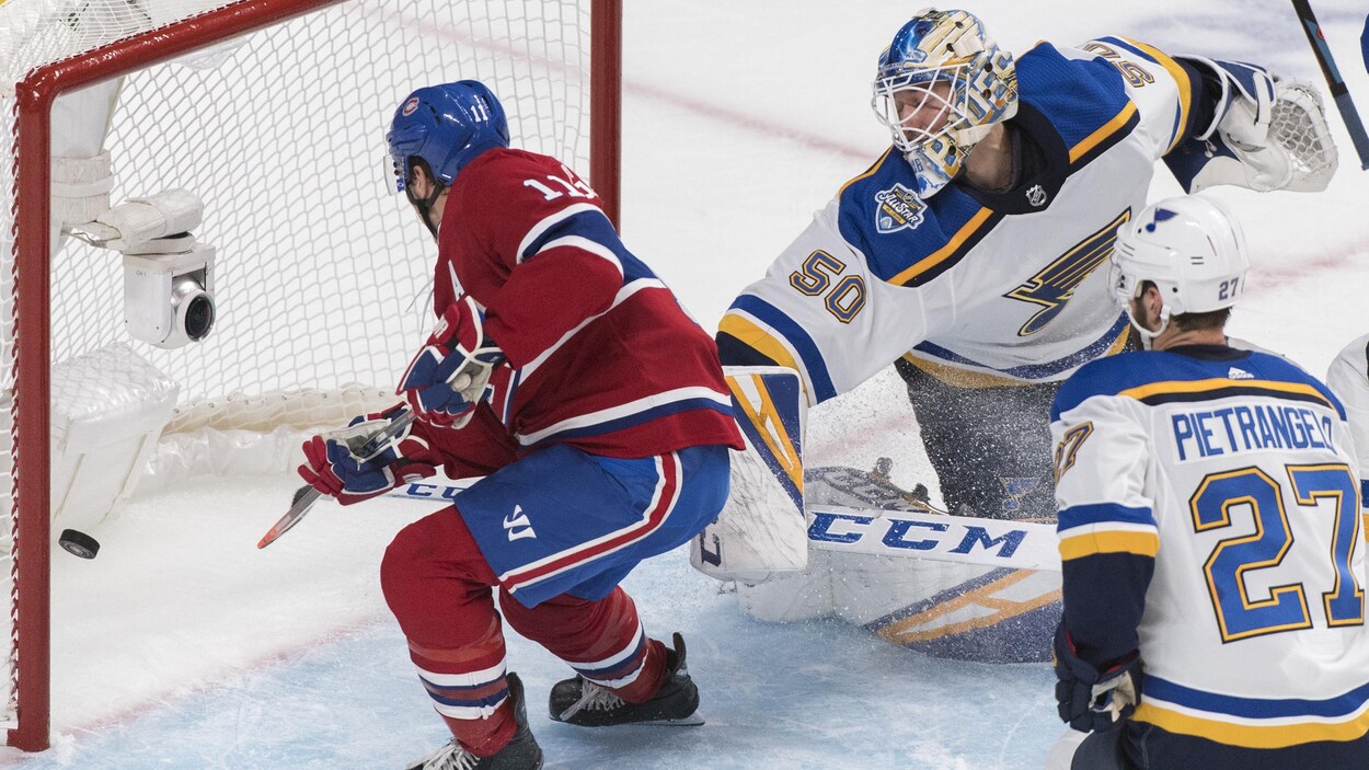 Jordan Binnington (no 50), Brendan Gallagher (no 11) et Alex Pietrangelo (no 27)