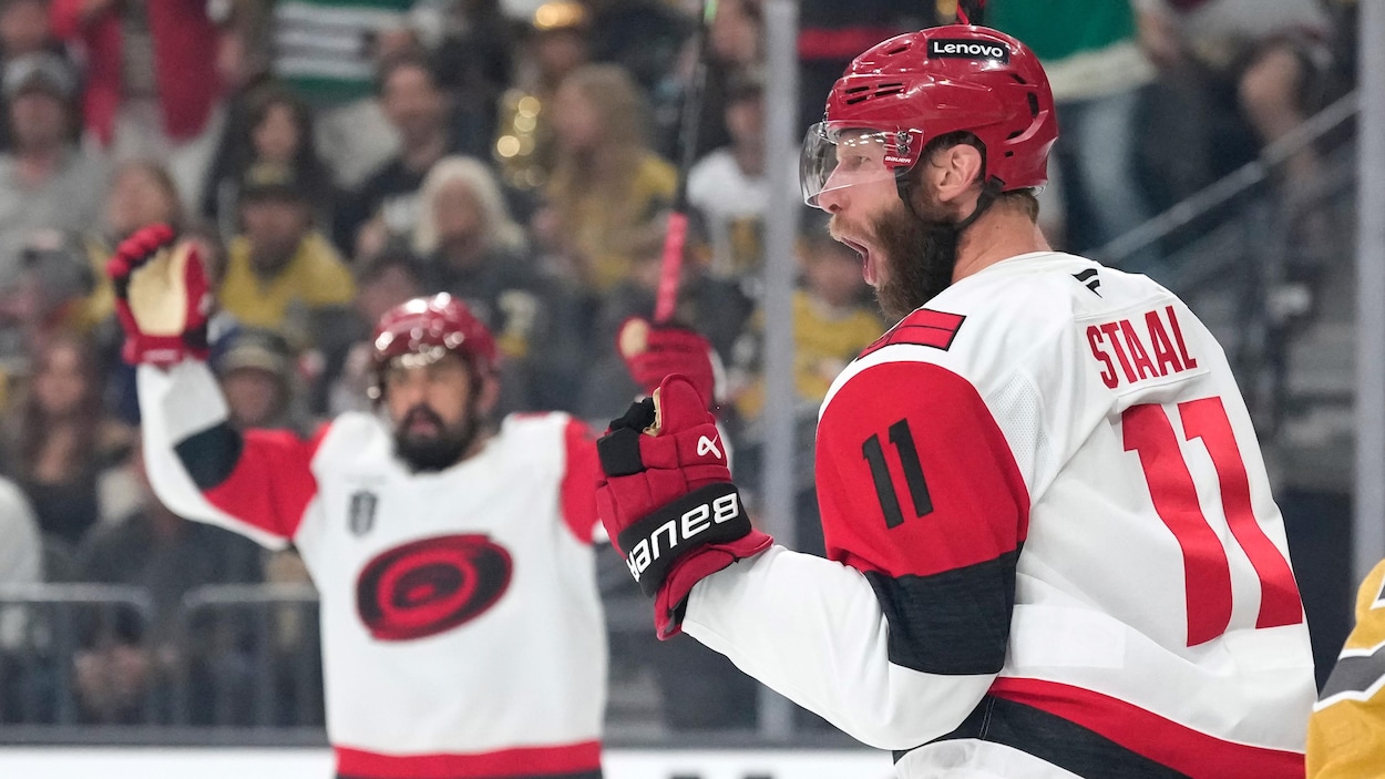 Jordan Staal guide les Hurricanes vers la victoire à Las Vegas