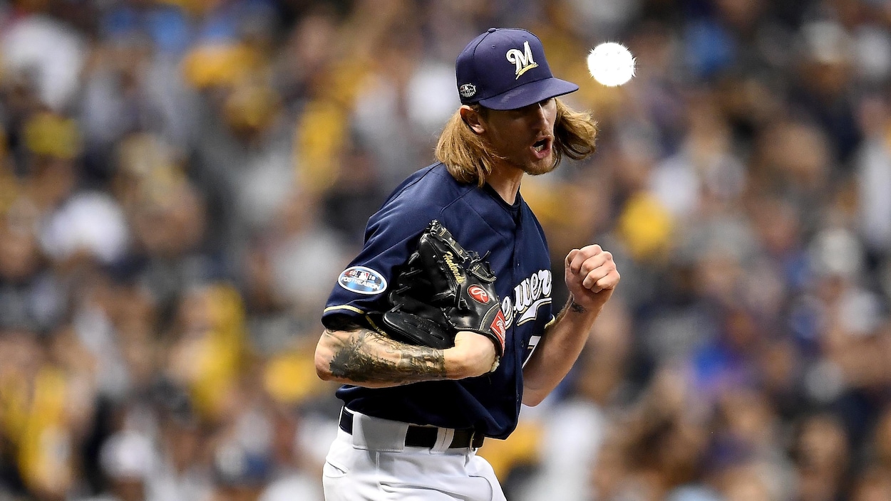 Le lanceur des Brewers Josh Hader célèbre un retrait en 6e manche. Le lanceur des Brewers Josh Hader célèbre un retrait en 6e manche.