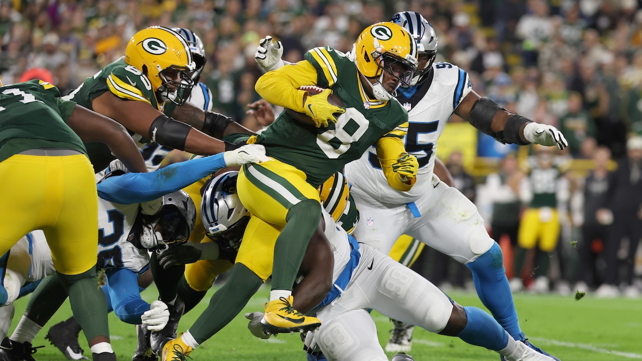 Jordan Love lance trois passes de touché et les Packers battent les Panthers 27-19