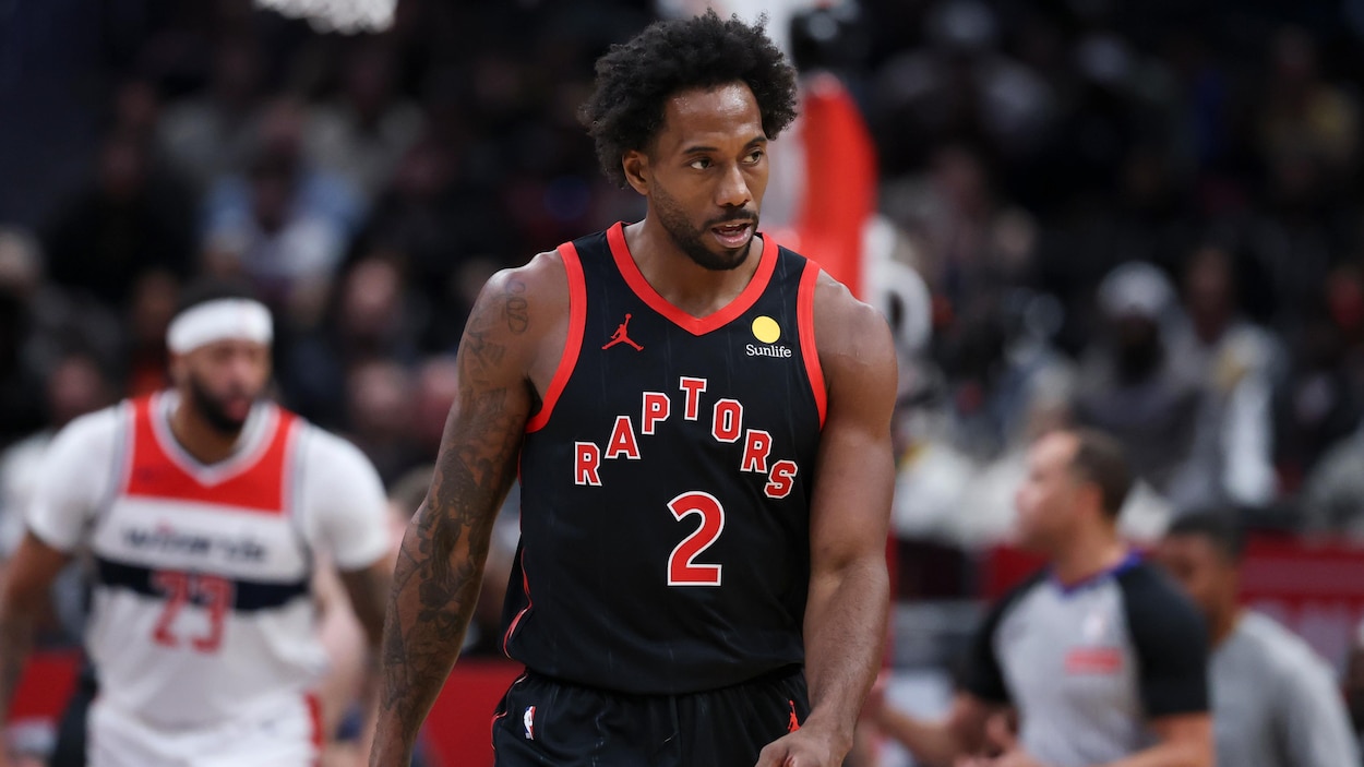 Kawhi Leonard, blessé au genou gauche, ratera au moins une semaine