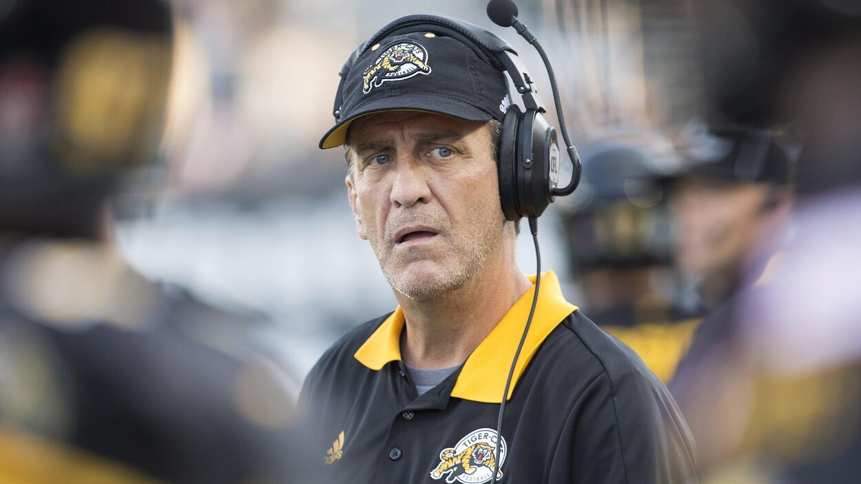 L'entraîneur-chef des Tiger-Cats de Hamilton Kent Austin L'entraîneur-chef des Tiger-Cats de Hamilton Kent Austin