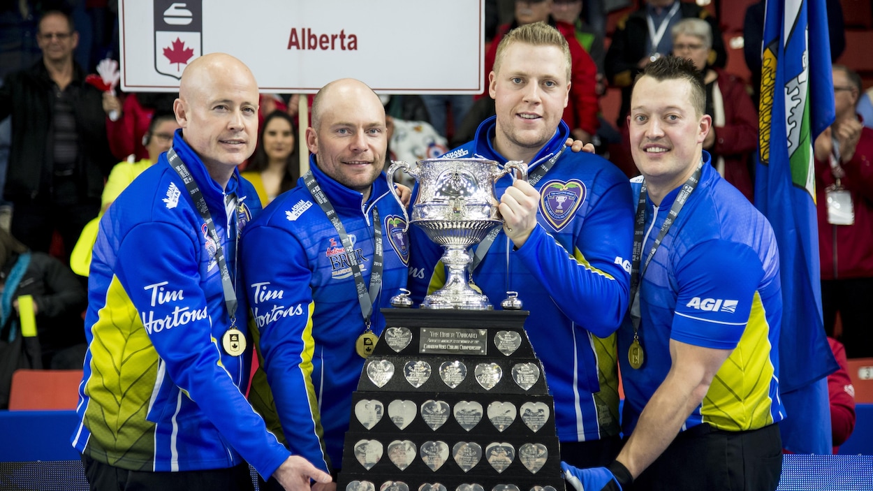 De gauche à droite : Kevin Koe, Colton Flasch, B.J. Neufeld et Ben Hebert