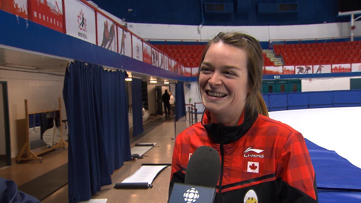Elle parle au micro de Radio-Canada Sports.