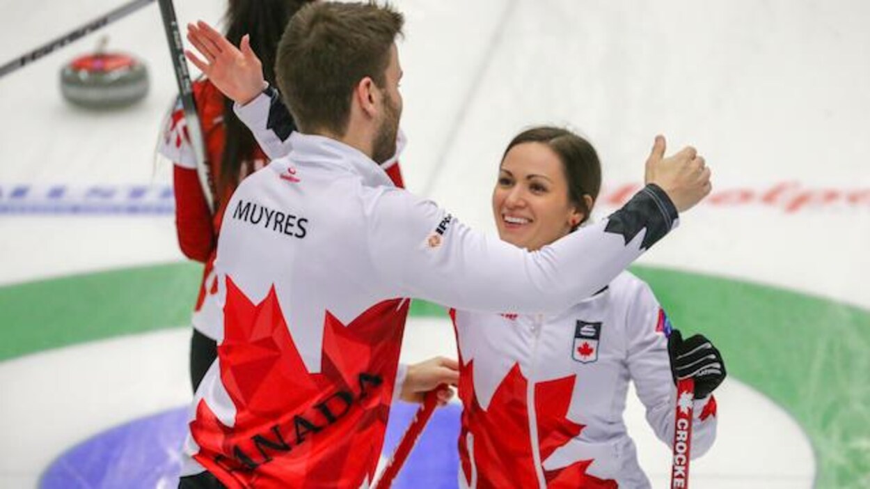 Kirk Muyres (gauche) et Laura Crocker (droite)