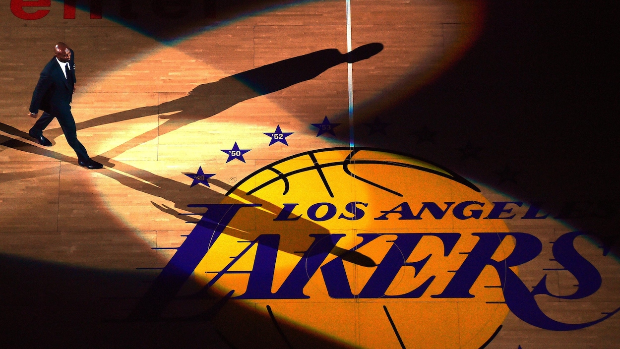 L'Ère Dorée des Lakers Tire à sa Fin : Décryptage de la Vente Historique et de son Impact sur la NBA