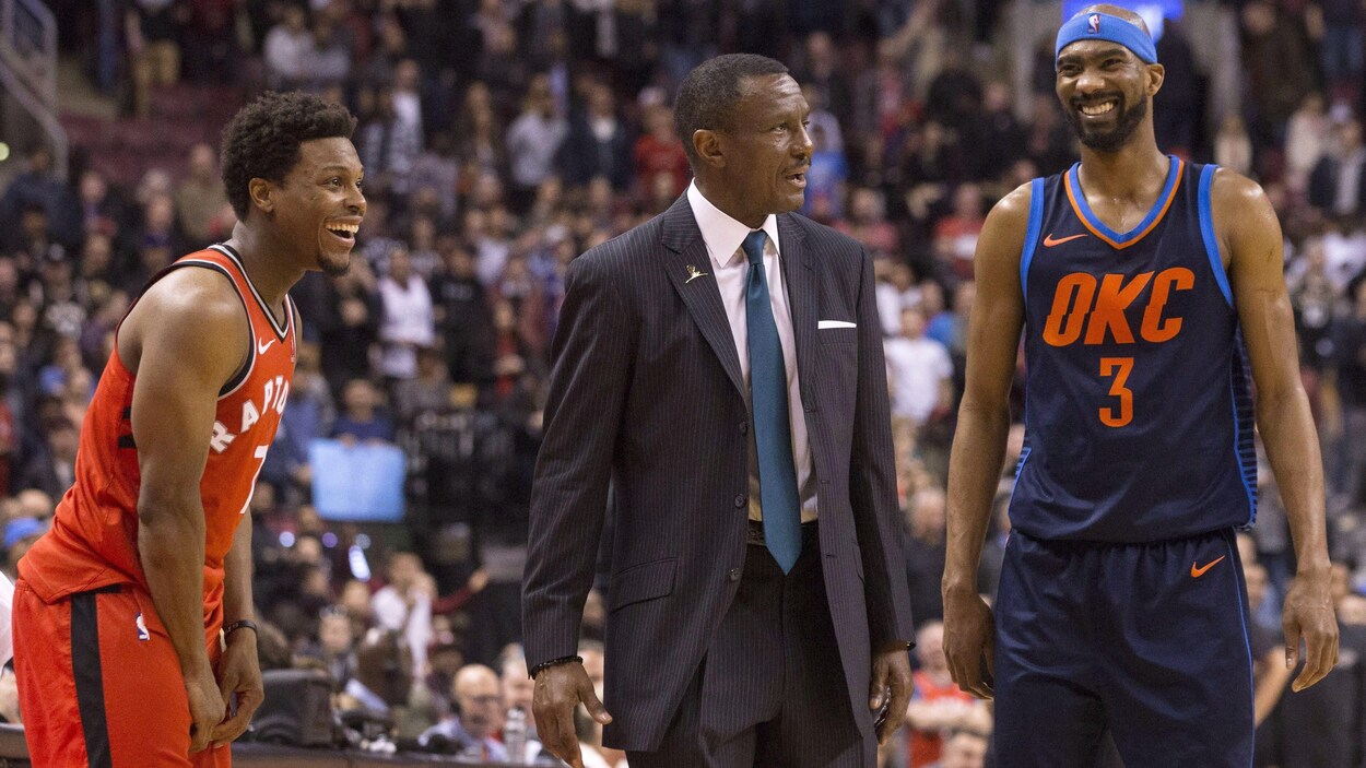 Kyle Lowry (à gauche), Dwane Casey (au centre) et Corey Brewer (à droite) Kyle Lowry (à gauche), Dwane Casey (au centre) et Corey Brewer (à droite)