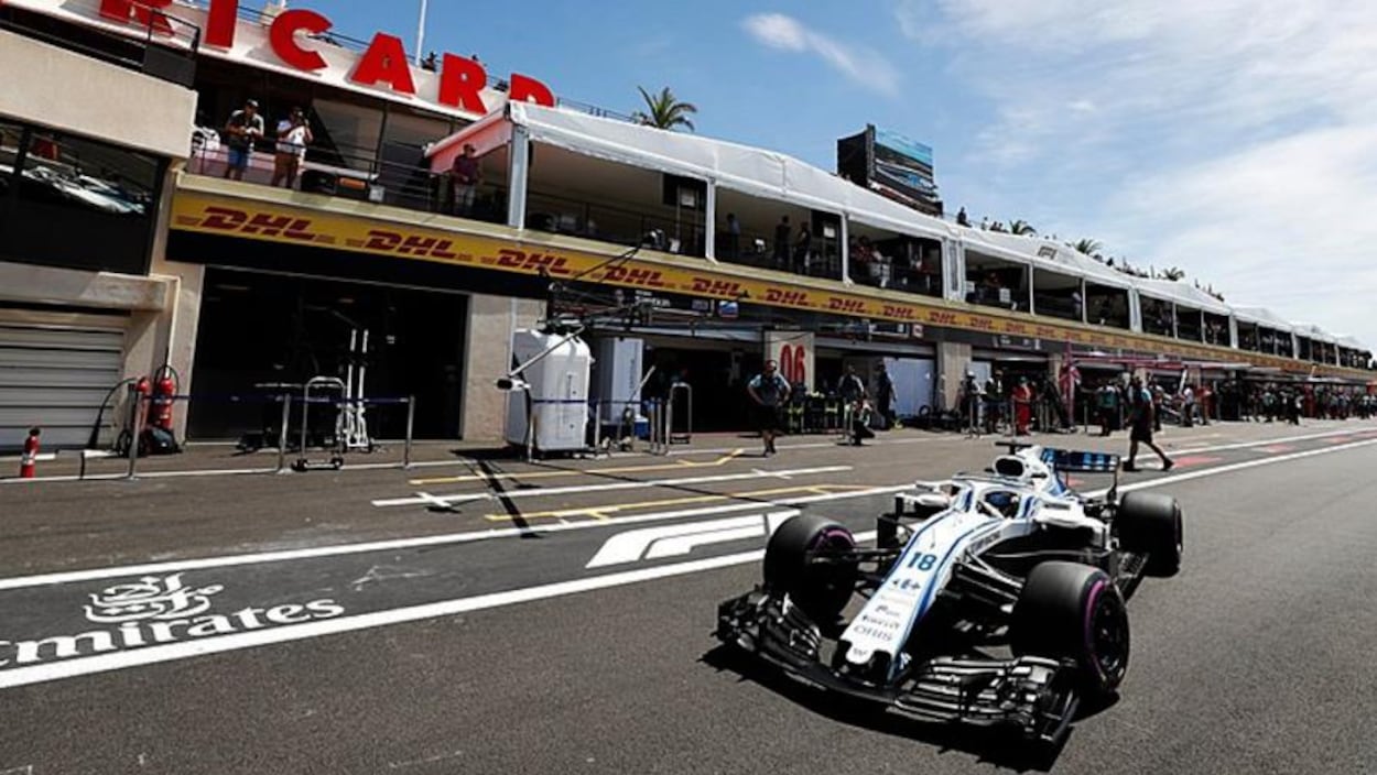 Lance Stroll sort du garage Williams au circuit Paul-Ricard. Lance Stroll sort du garage Williams au circuit Paul-Ricard.