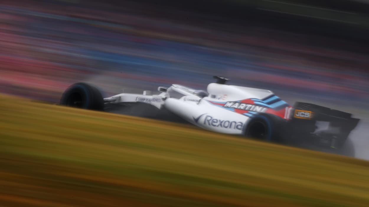 Lance Stroll roule sous la pluie à Hockenheim. Lance Stroll roule sous la pluie à Hockenheim.