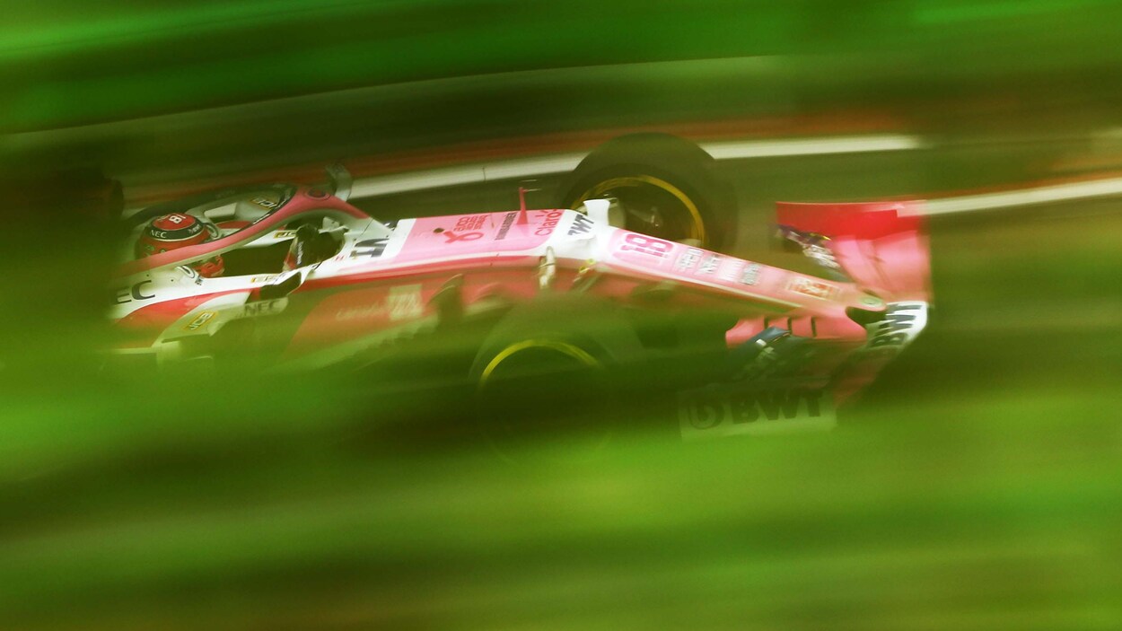 Il roule à pleine vitesse dans la RP19.