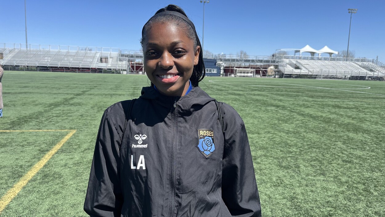 Latifah Abdu, sa maman, les Roses et Rosco