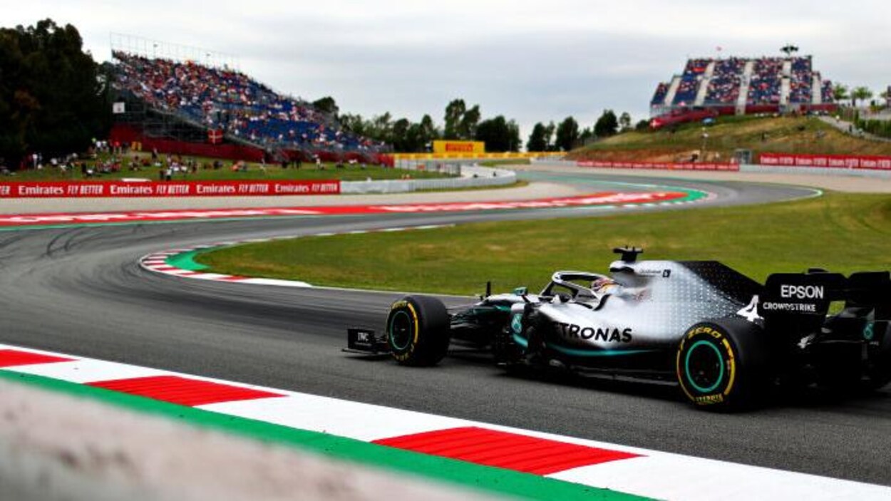 Lewis Hamilton (Mercedes-Benz) sur le circuit de Barcelone