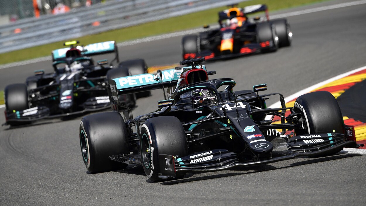 Lewis Hamilton devance Valtteri Bottas et Max Verstappen.
