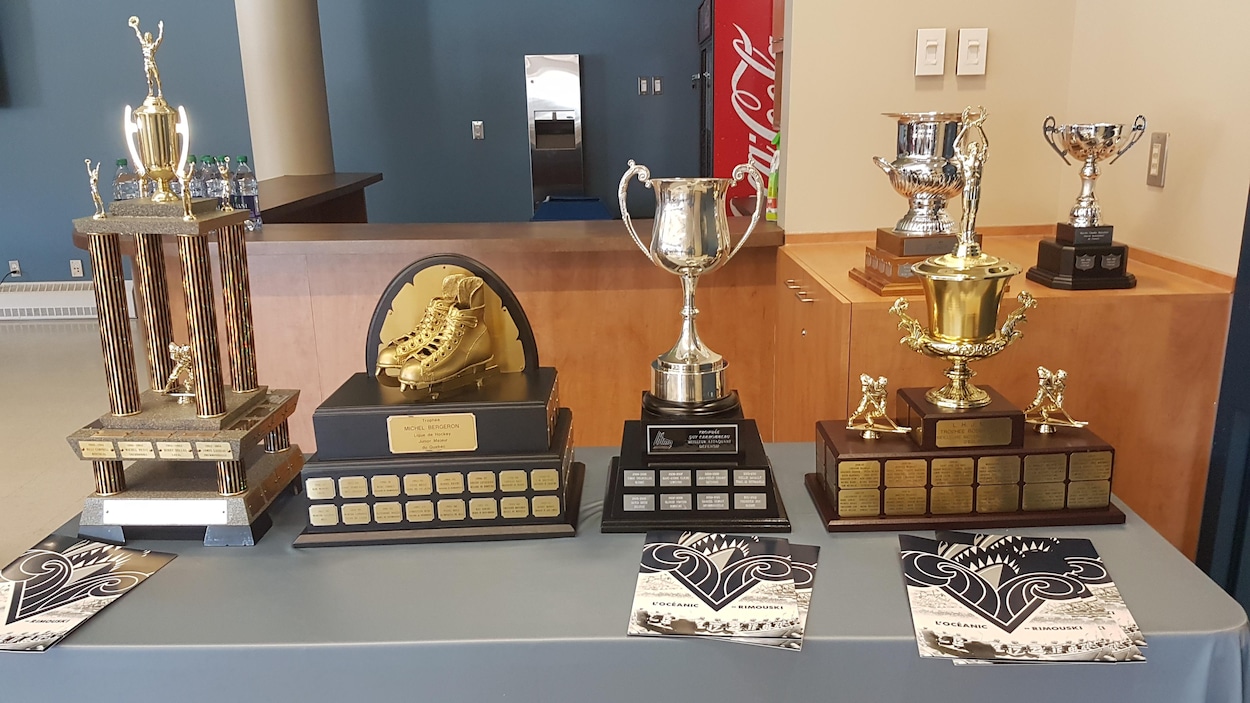 Trophées gagnés par l'équipe et les joueurs de l'Océanic de Rimouski en fin de saison 2017-2018 Trophées gagnés par l'équipe et les joueurs de l'Océanic de Rimouski en fin de saison 2017-2018