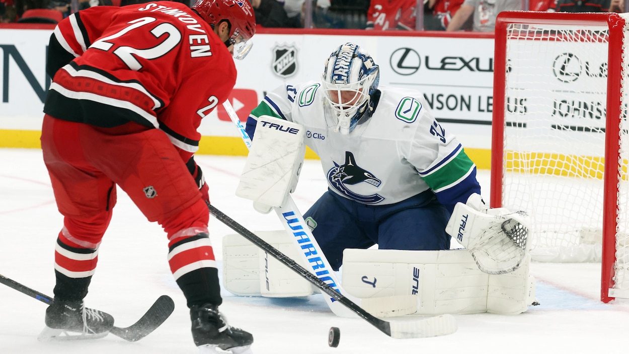 Les Hurricanes dominent les Canucks