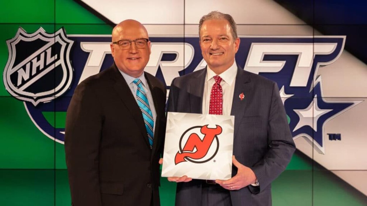 Bill Daly (à gauche) en compagnie de Ray Shero