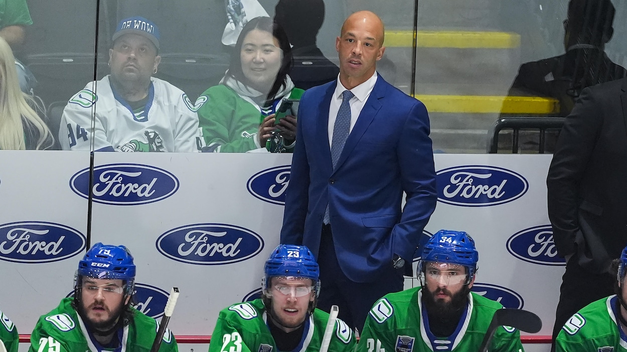 Les Canucks nomment Manny Malhotra entraîneur-chef