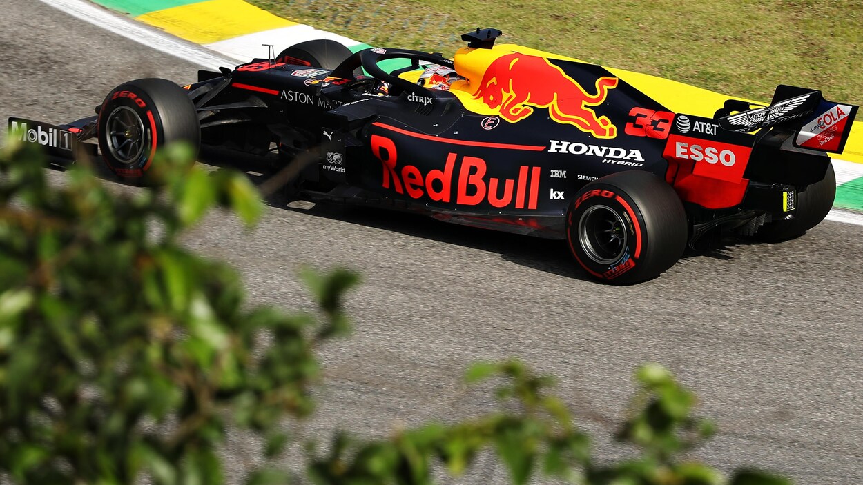 Il roule sur le circuit de Sao Paulo.