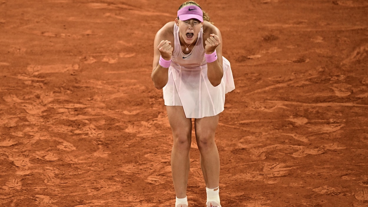 La Russe Andreeva balaie l’Ukrainienne Kostyuk et file en finale à Roland-Garros