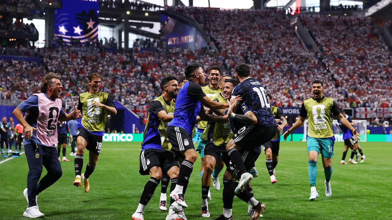 Mondial : l’Argentine renverse l’Angleterre en fin de match et rejoint l’Espagne en finale