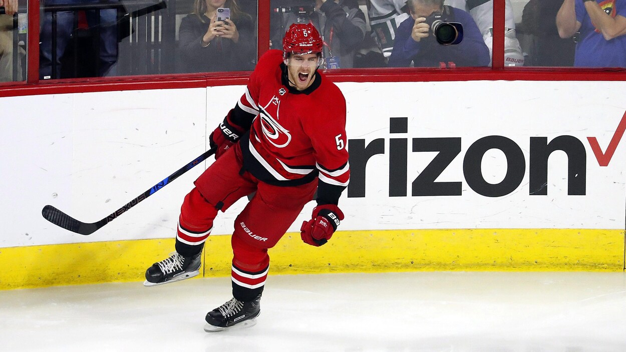 Noah Hanifin Noah Hanifin