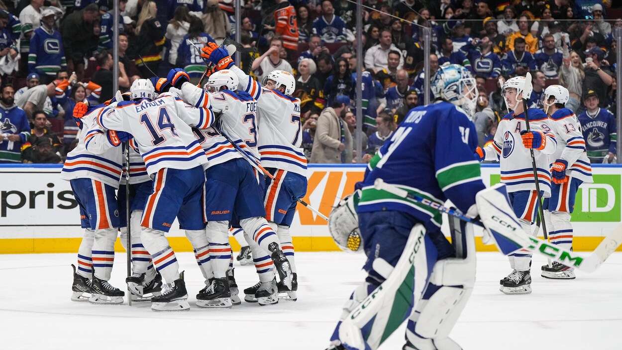 Les Oilers Battent Les Canucks 4-3 En Prolongation | Radio-Canada