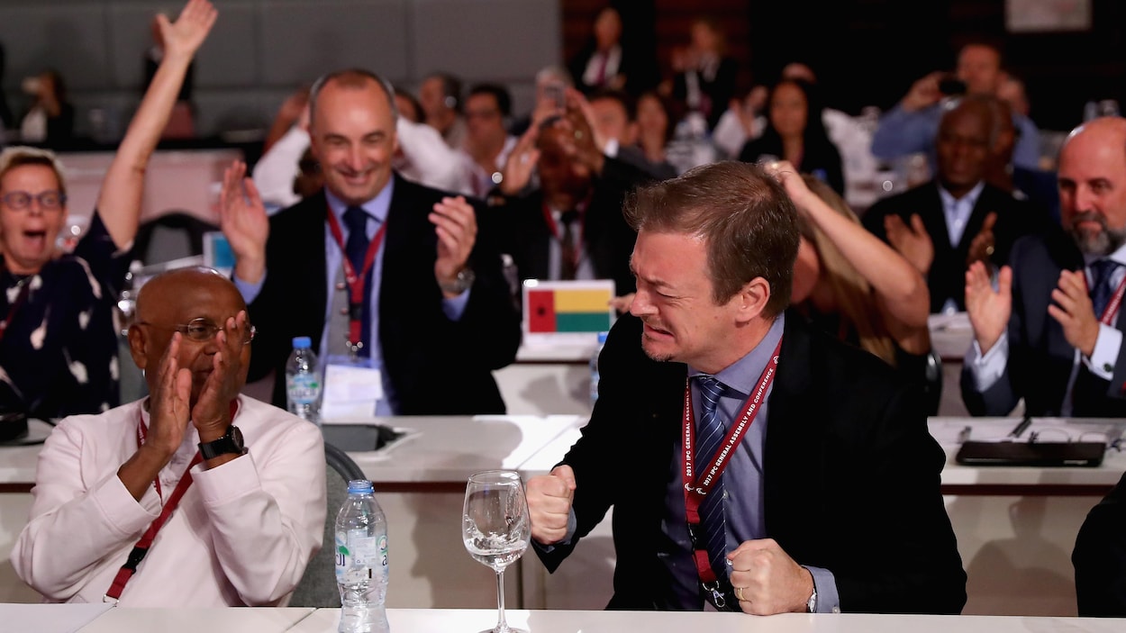 Le nouveau président du Comité international paralympique, Andrew Parsons, réagit à son élection. Le nouveau président du Comité international paralympique, Andrew Parsons, réagit à son élection.