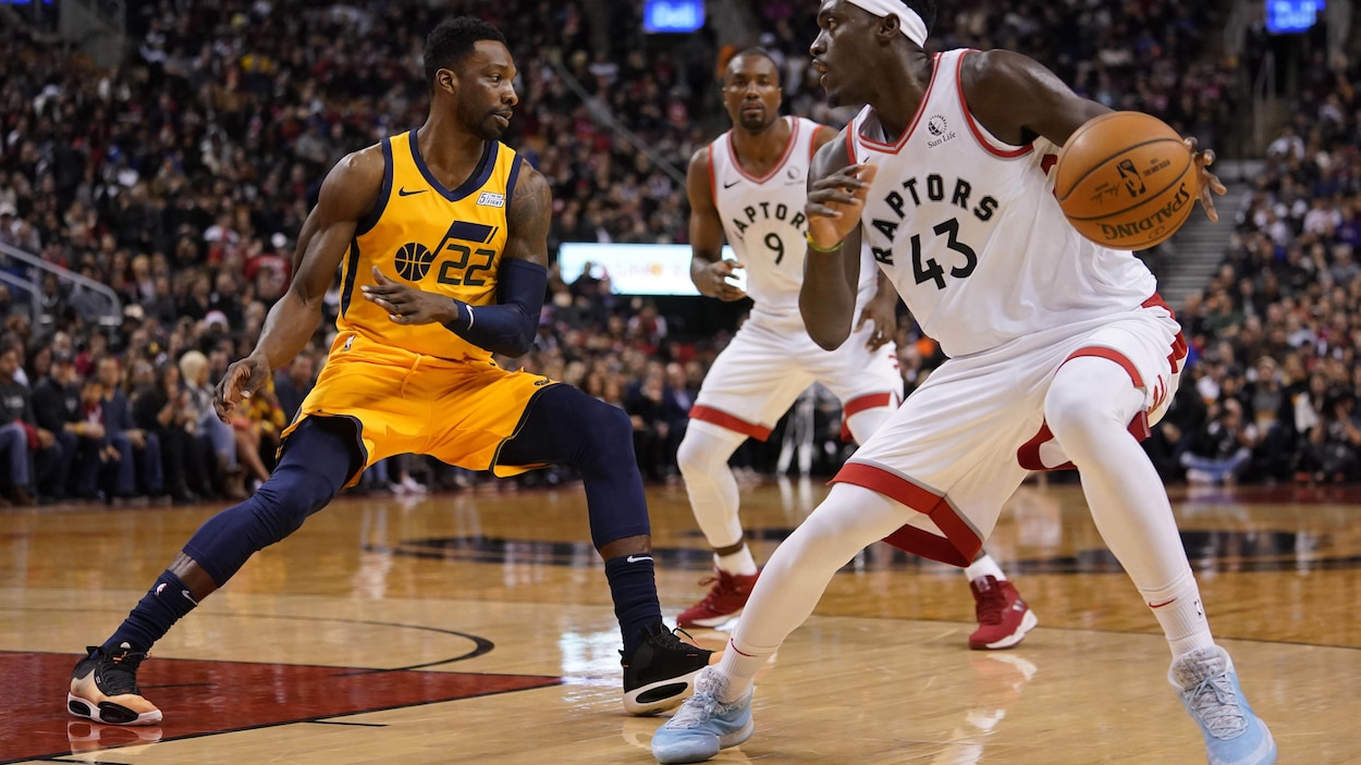 Des joueurs de basketball