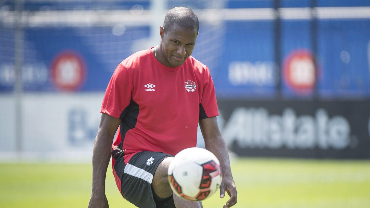 Patrice Bernier avec l'équipe canadienne de soccer