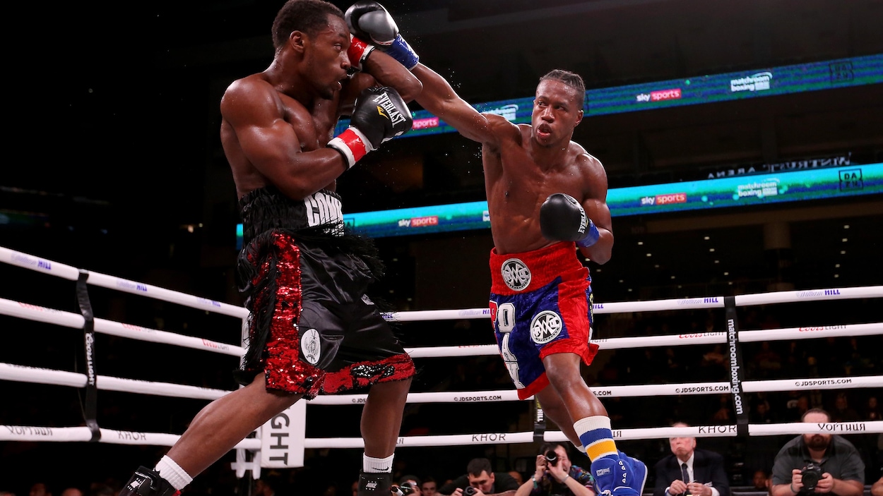 Deux boxeurs dans le ring