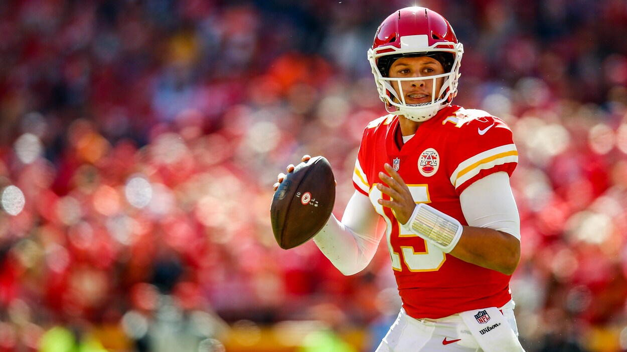 Le quart des Chiefs de Kansas City Patrick Mahomes