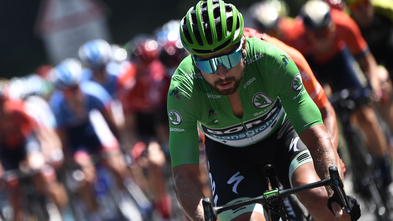 Il arbore son maillot vert.