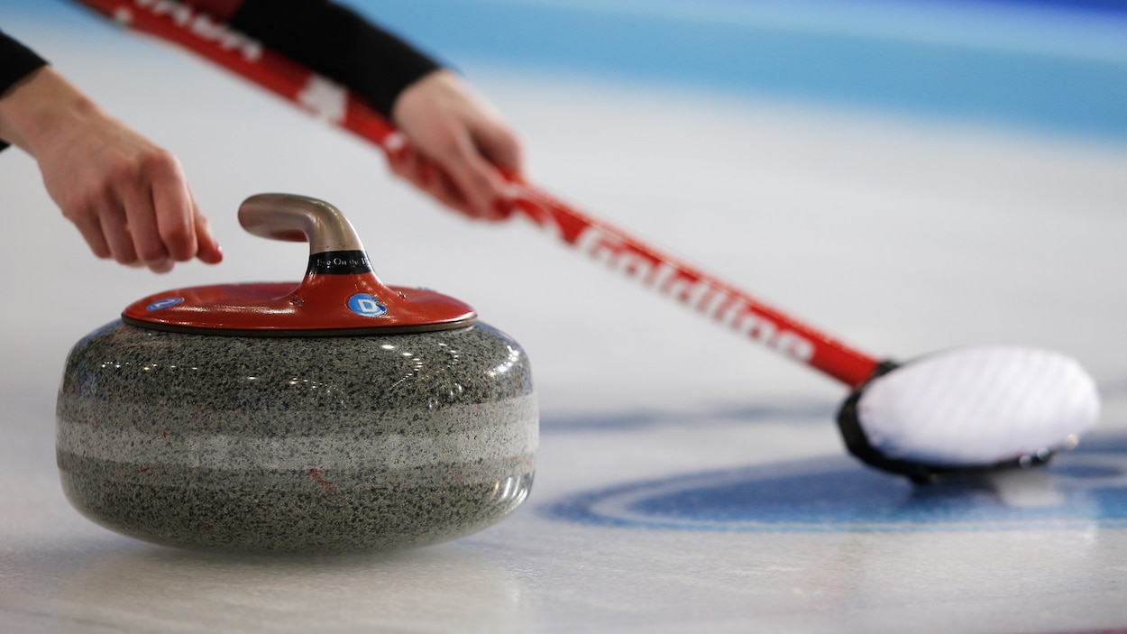 Pin's Souvenir Curling 1986 - Balai Toronto Canada - Émail - Fabriqué à Taïwan