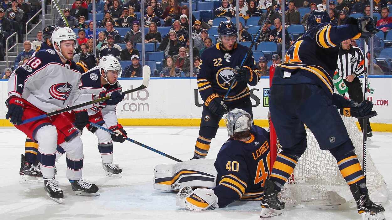 Pierre-Luc Dubois compte un but contre les Sabres de Buffalo. Pierre-Luc Dubois compte un but contre les Sabres de Buffalo.